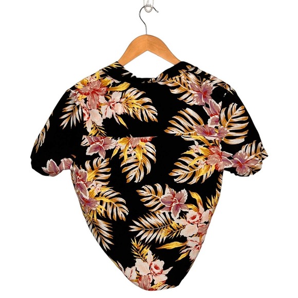 New Volcom Gen Wow Womens Cropped Tropical Floral Shirt Black XS - Picture 4 of 13